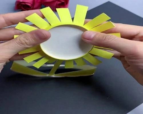 کاردستی گل با ظرف یکبار مصرف-آموزش ساخت مرحله سوم